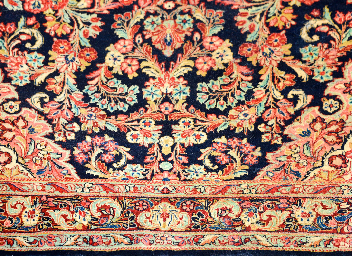 Early 20th Century Persian Sarouk Rug For Sale