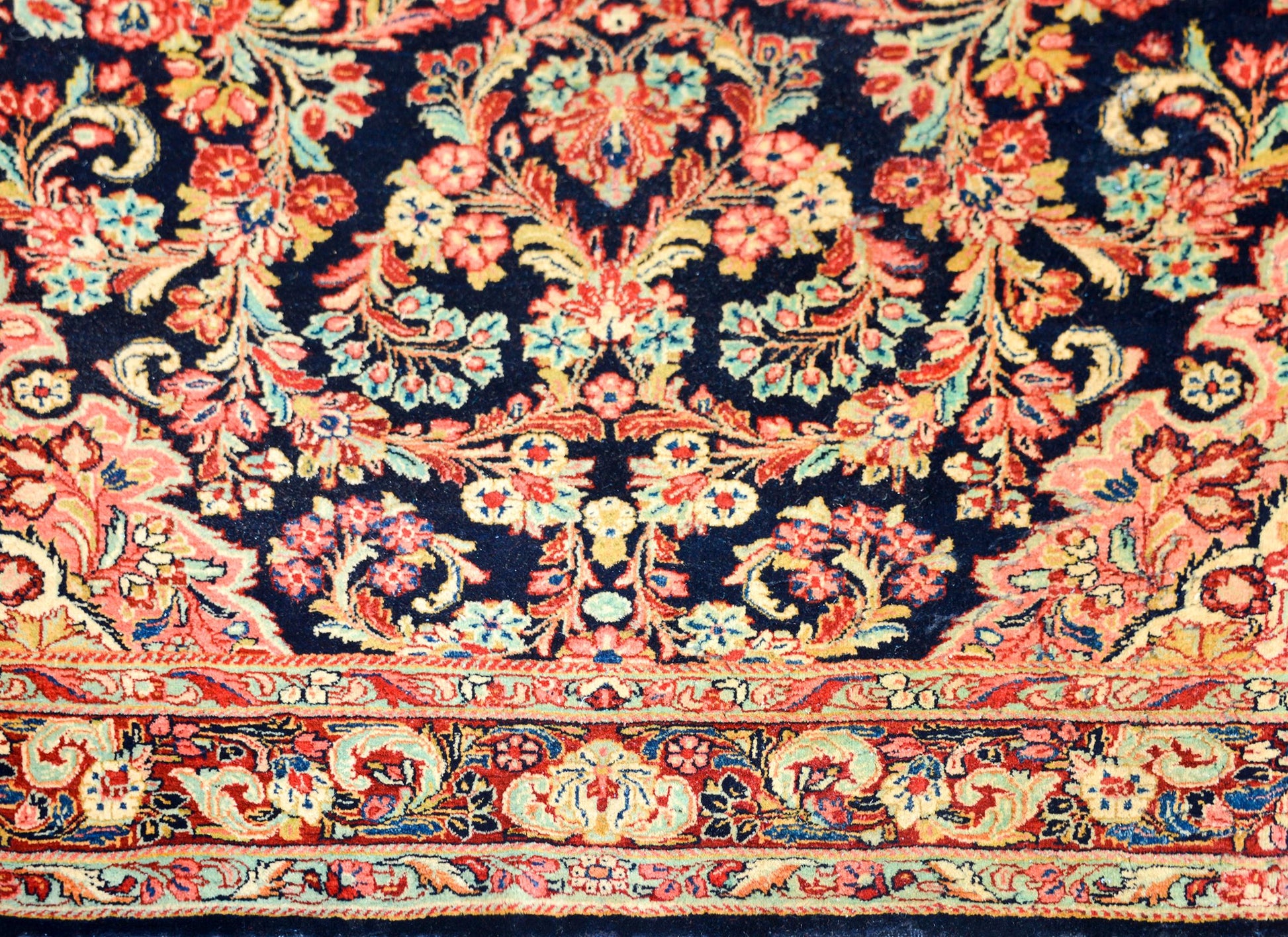 Early 20th Century Persian Sarouk Rug For Sale