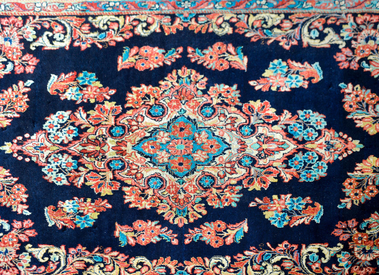 Early 20th Century Persian Sarouk Rug For Sale