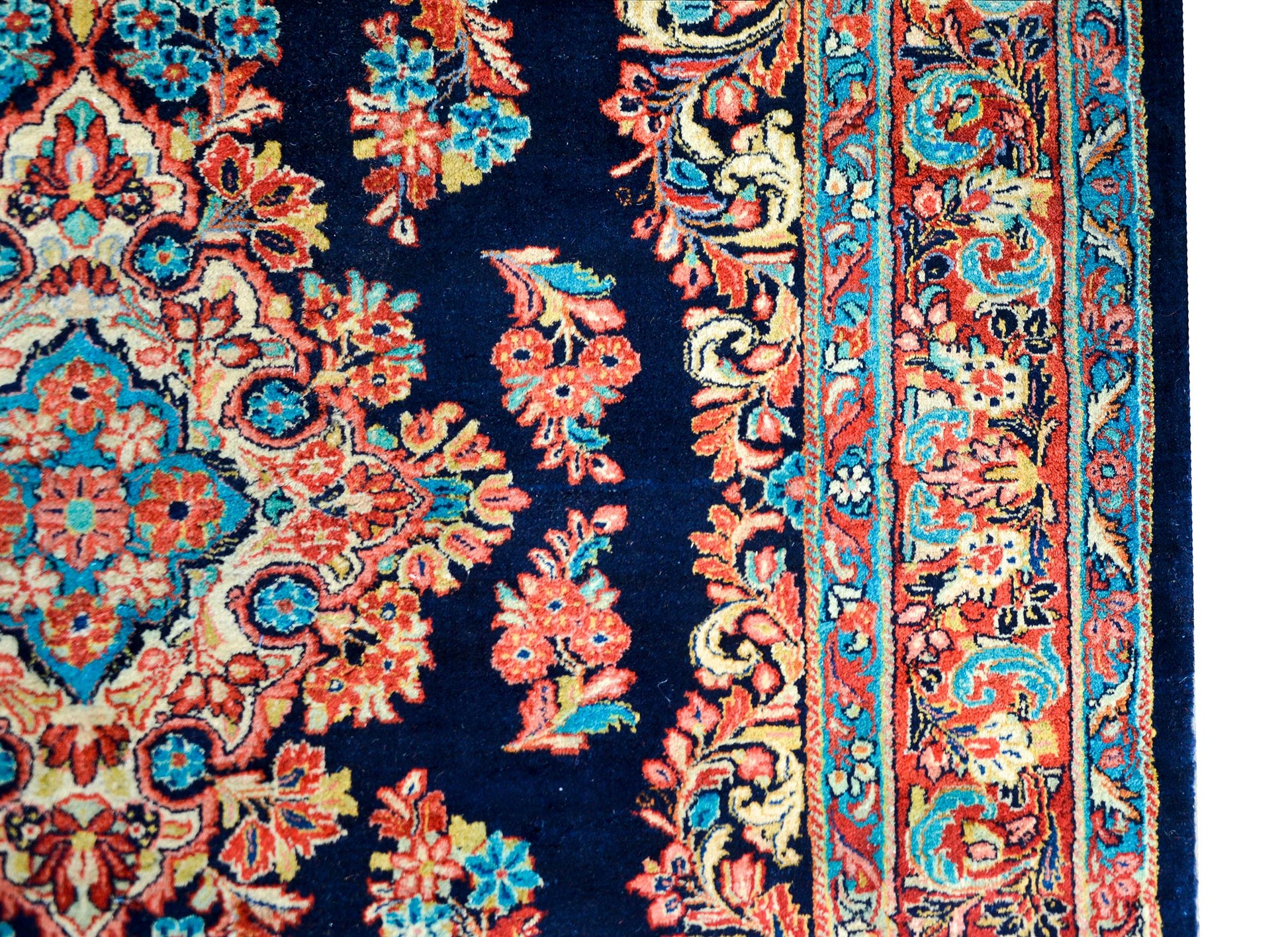 Early 20th Century Persian Sarouk Rug For Sale
