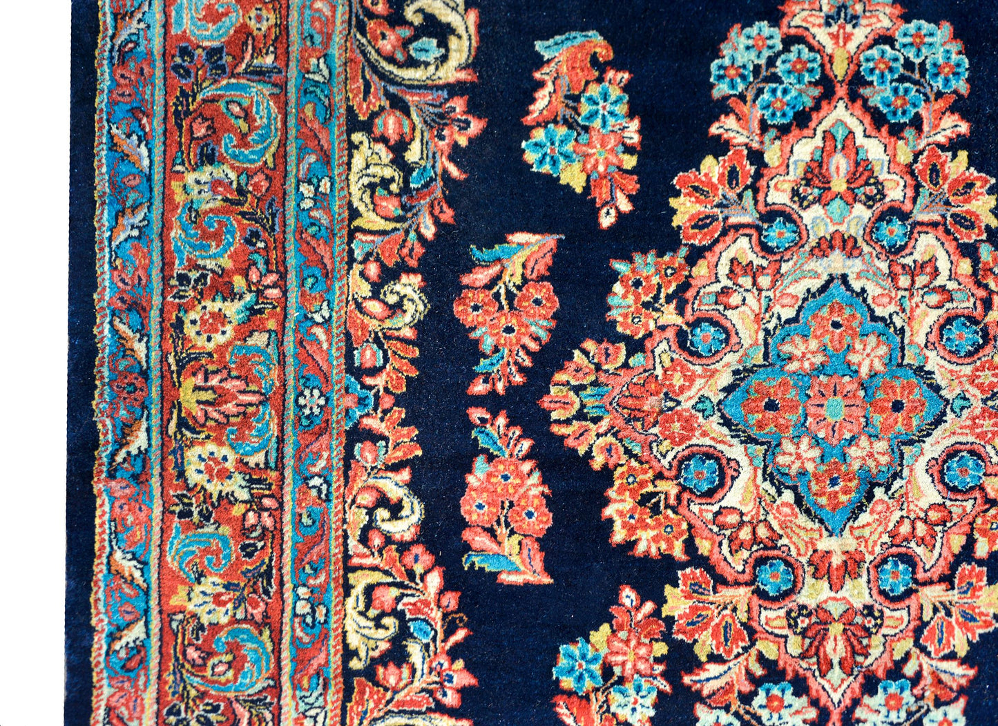 Early 20th Century Persian Sarouk Rug For Sale