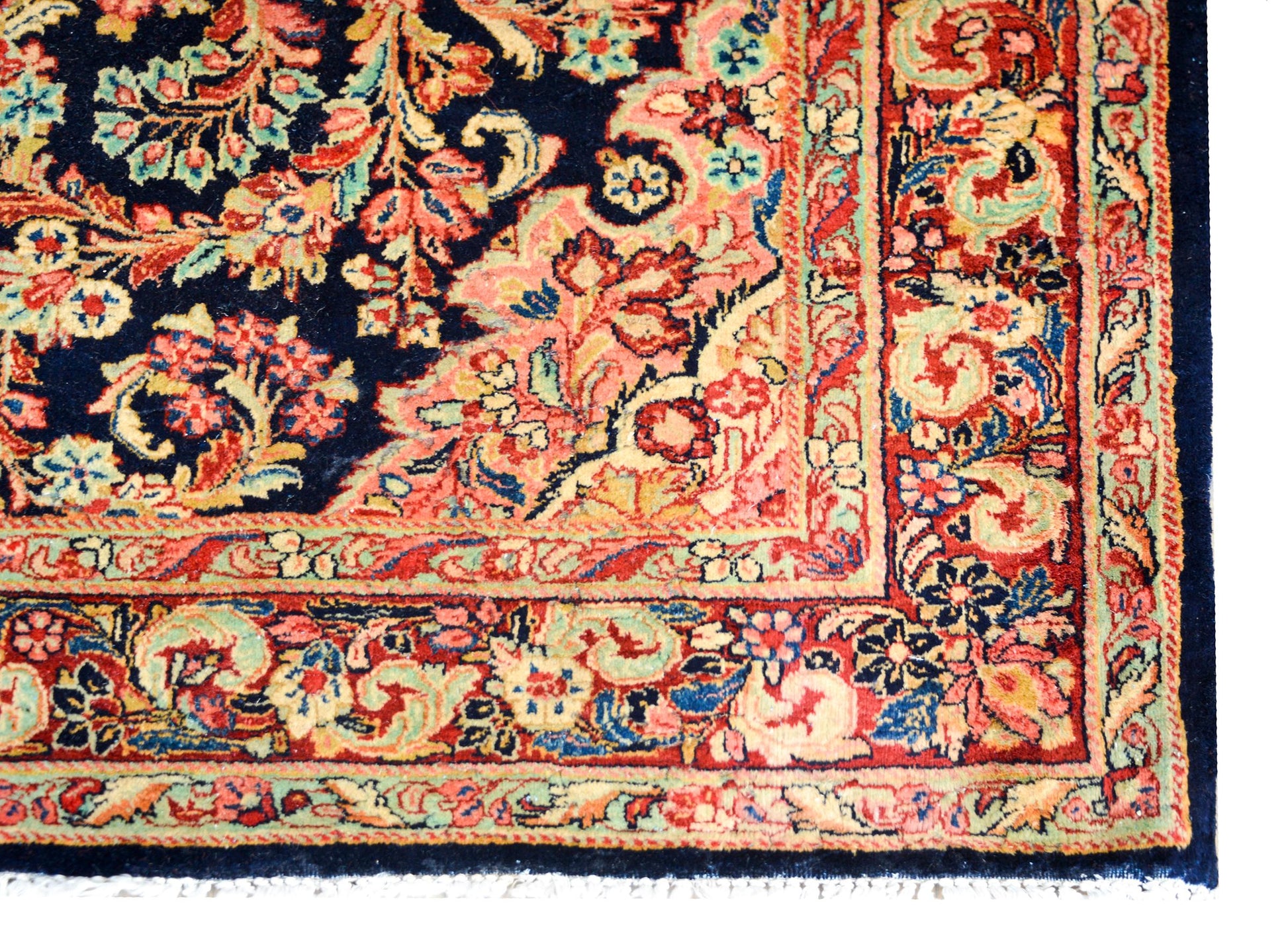 Early 20th Century Persian Sarouk Rug For Sale