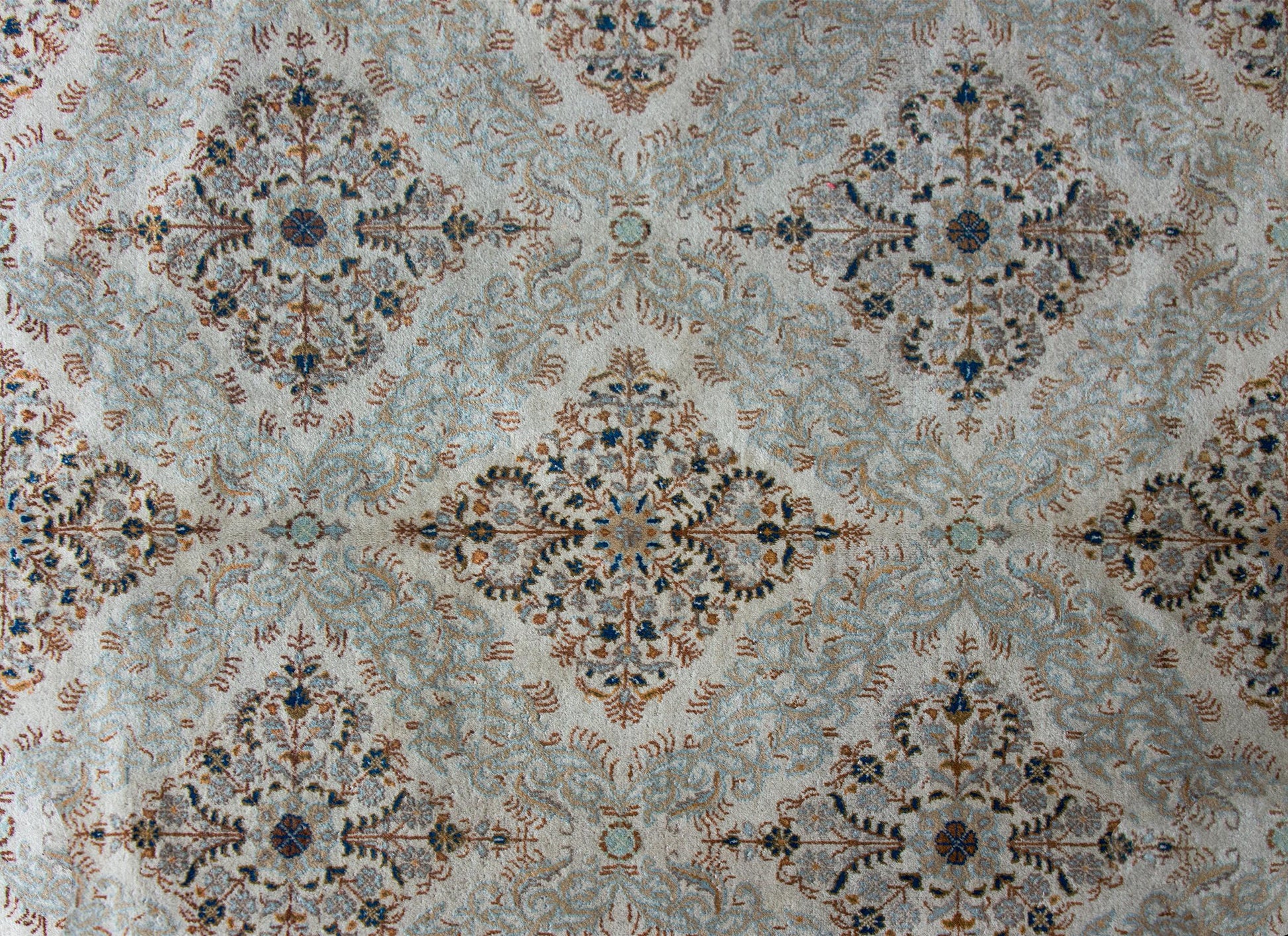 Early 20th Century Persian Kashan Rug For Sale