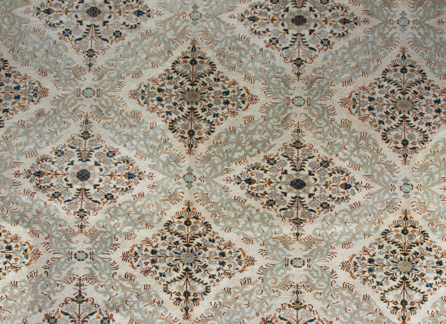 Early 20th Century Persian Kashan Rug For Sale