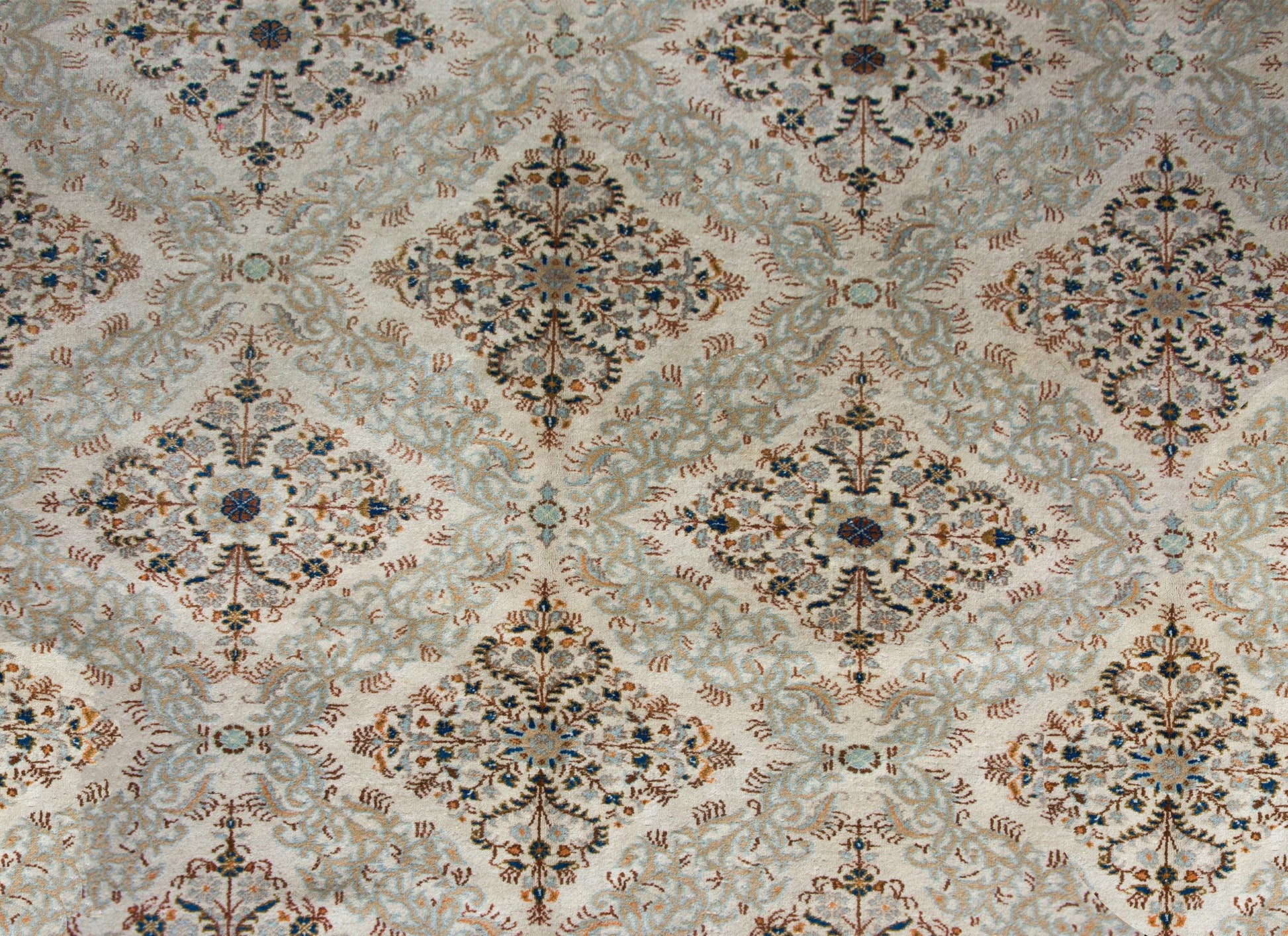 Early 20th Century Persian Kashan Rug For Sale