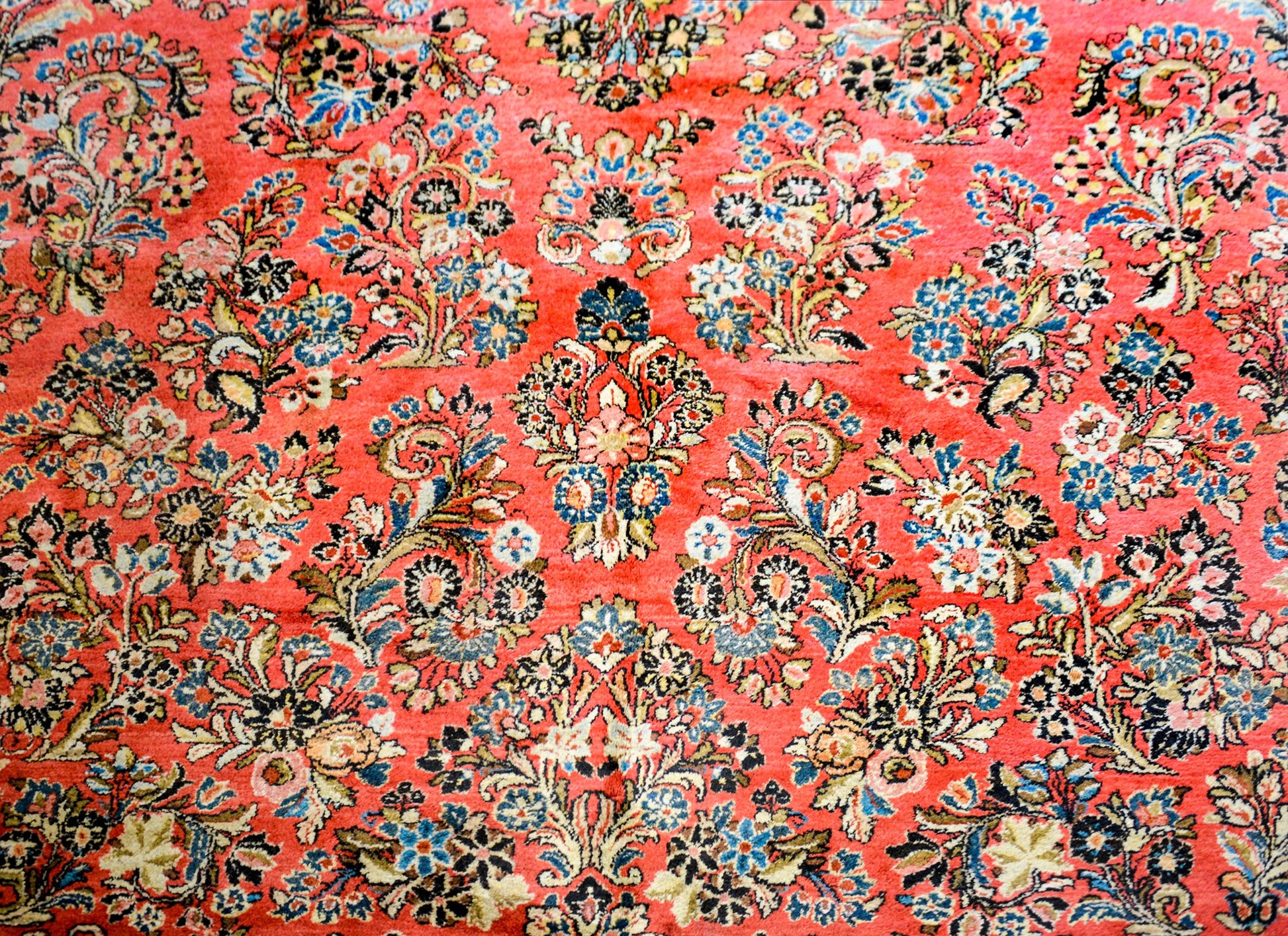 Beautiful Early 20th Century Sarouk Rug For Sale