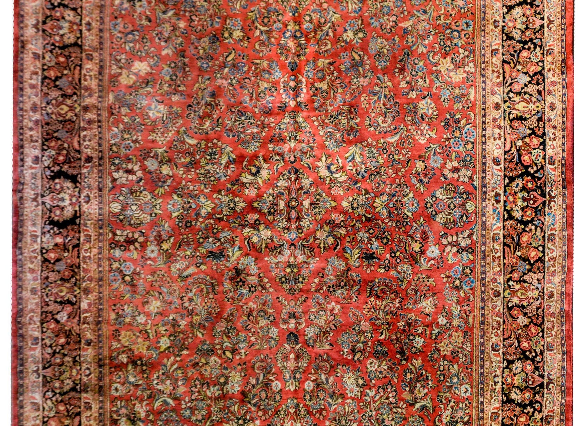Beautiful Early 20th Century Sarouk Rug For Sale