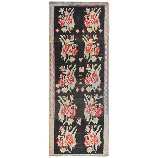 Early 20th Century Bessarabian Kilim For Sale
